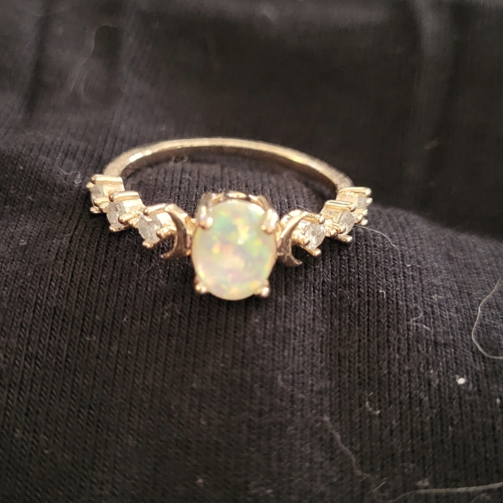 Elegant Opal and Diamond Gold Ring